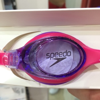 Gafas de natación marca Speedo, color rosa, detalle